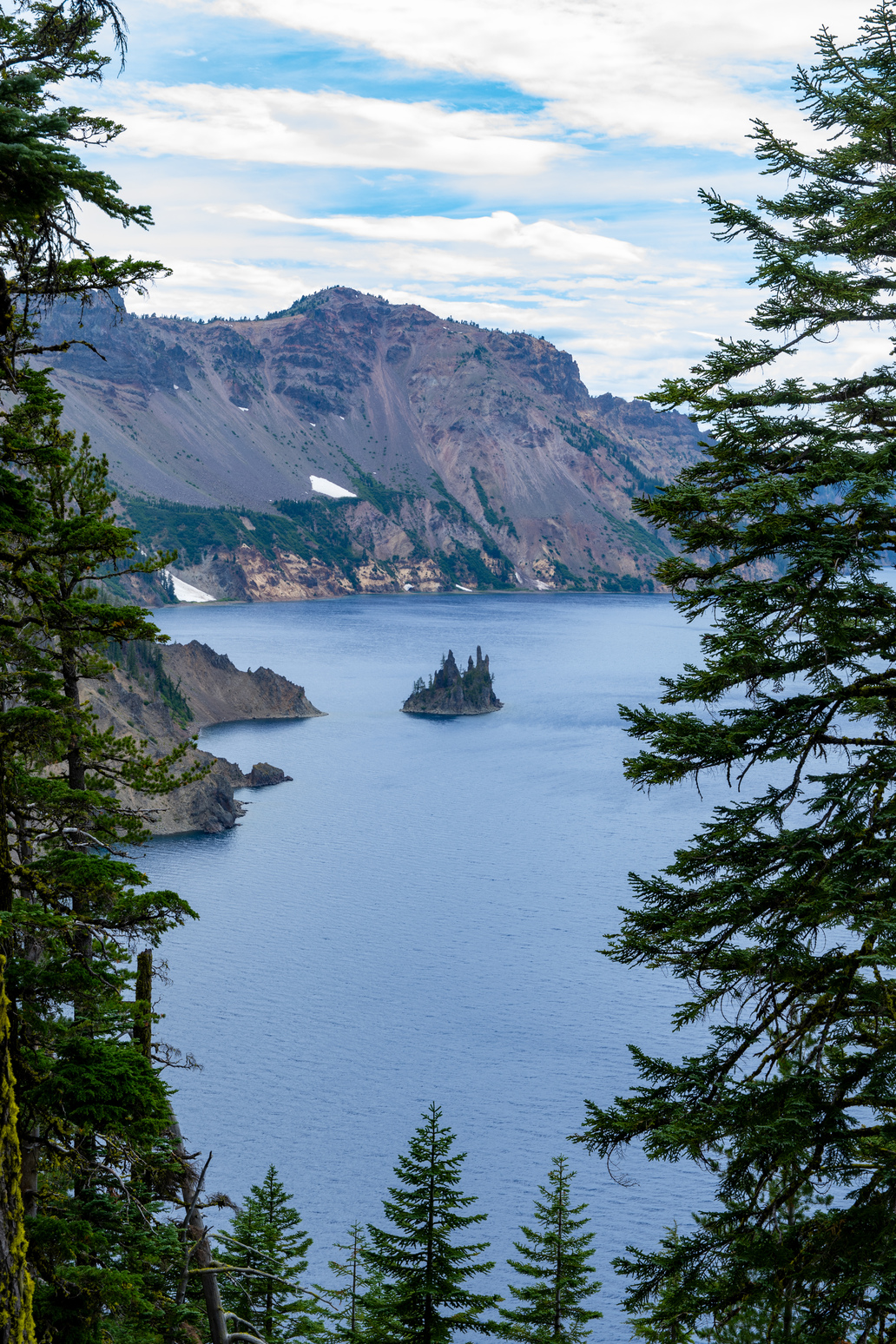 how cold is crater lake in the summer