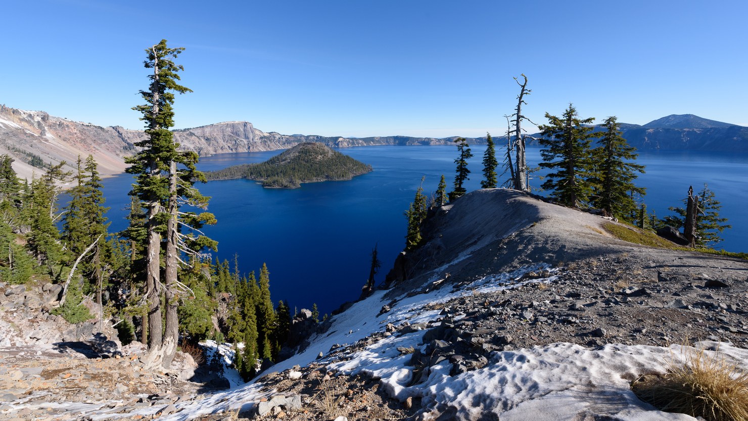 how deep is crater lake at its deepest point